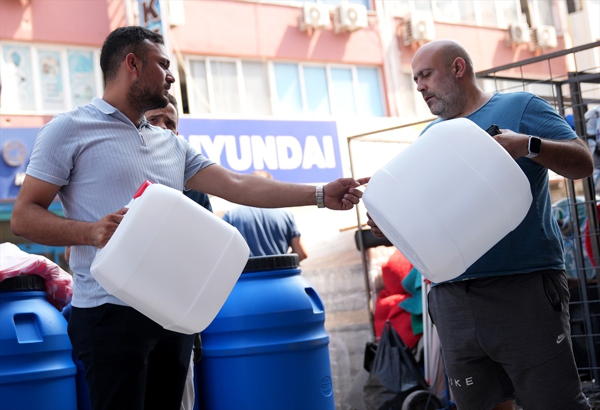 İzmir'de su kaynaklarının kritik seviyelere düşmesi nedeniyle uygulanan dönüşümlü ve planlı su...