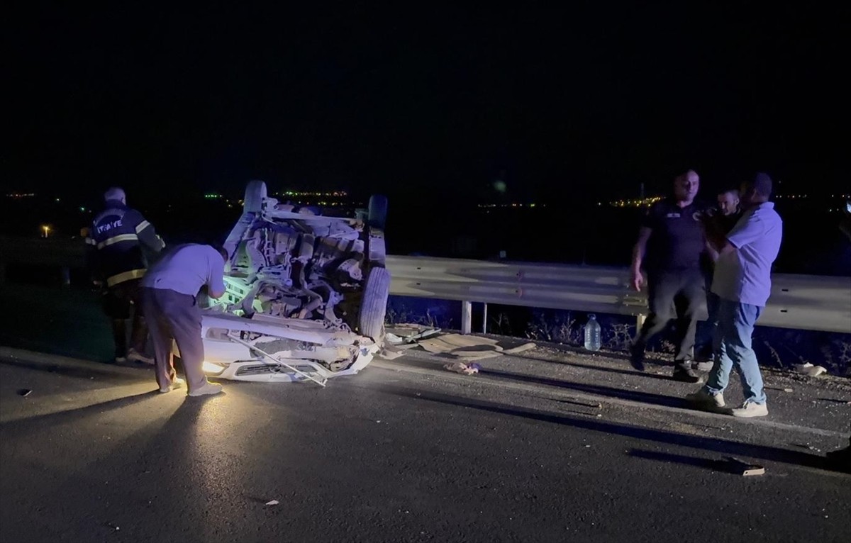 Kahramanmaraş'ın Afşin ilçesinde, iki otomobilin çarpışması sonucu 10 kişi yaralandı. Kaza yerine...