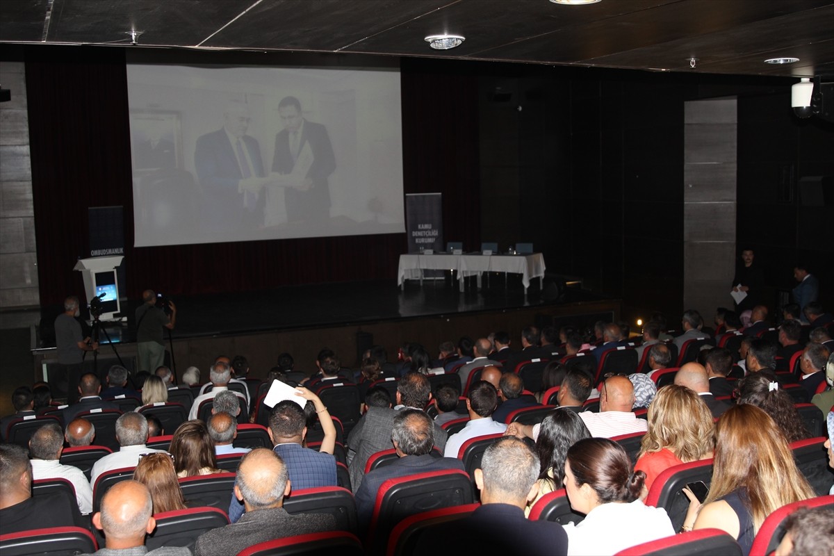 Kamu Başdenetçisi Mehmet Akarca, Kars İl Kültür ve Turizm Müdürlüğü Konferans Salonu'nda...
