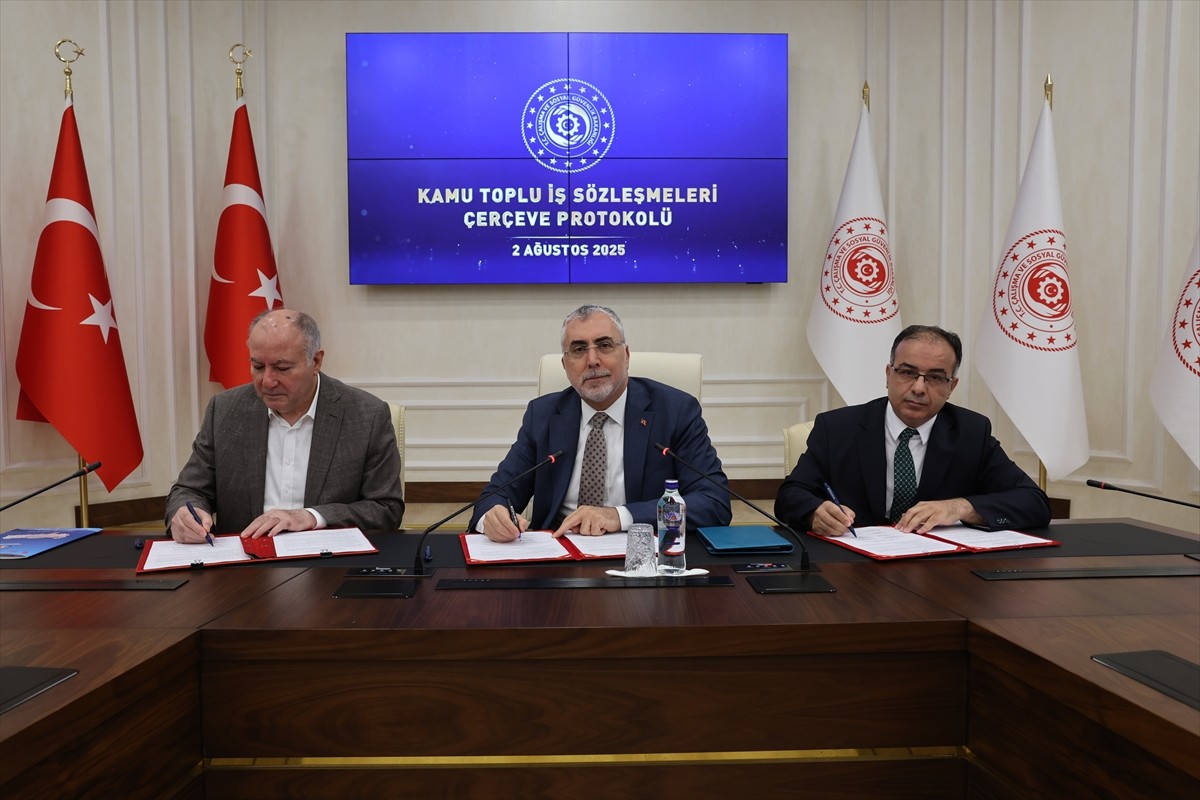 Kamu kurum ve kuruluşlarındaki 600 bine yakın işçiyi kapsayan 2025-2026 Kamu Toplu İş Sözleşmeleri...