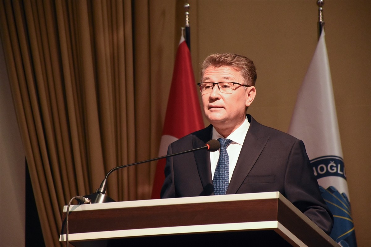 Karaman'da, Türk Dil Kurumu (TDK) ve Karamanoğlu Mehmetbey Üniversitesi (KMÜ) iş birliğiyle...