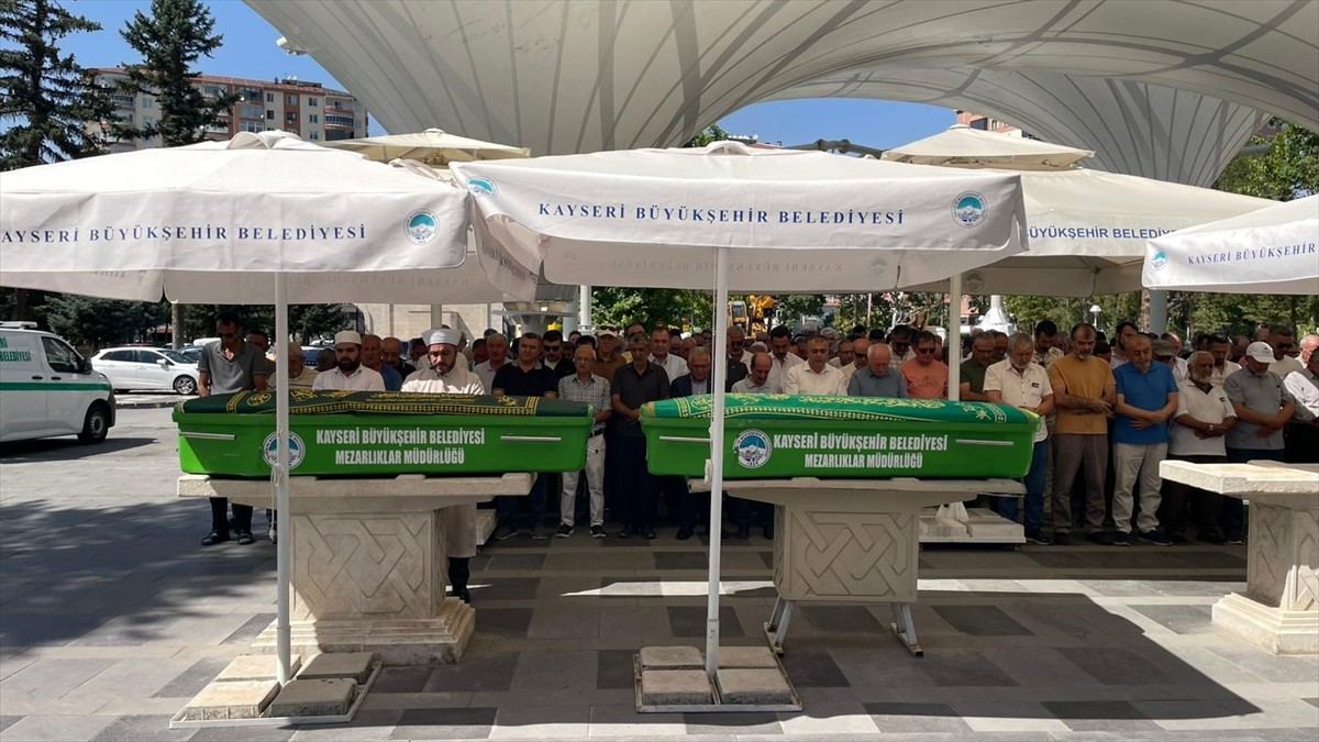 Kayseri'de Erciyes Dağı'nda kaldıkları çadırda karbonmonoksit gazından zehirlenerek hayatını...