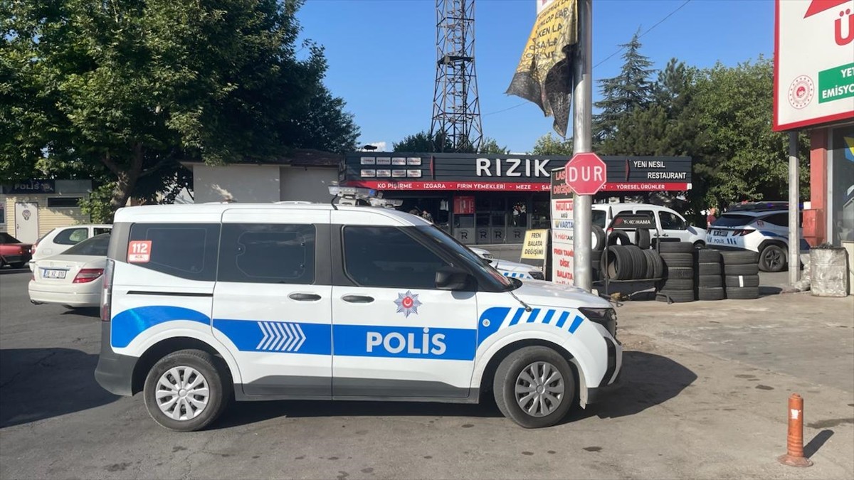 Kayseri'nin Kocasinan ilçesinde çalıştığı iş yerinde silahlı saldırıya uğrayan döner ustası...