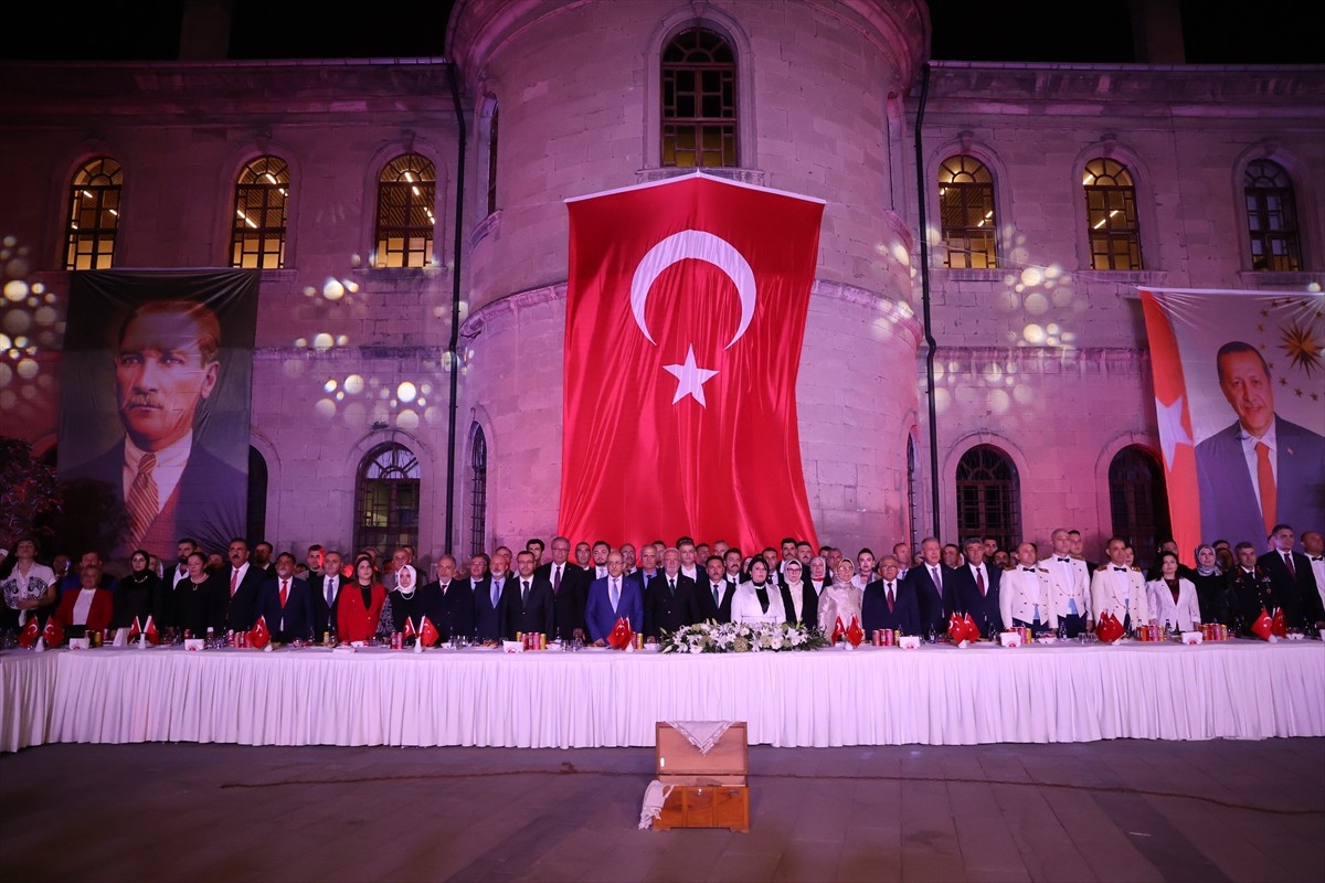 Kayseri Valiliğince 30 Ağustos Zafer Bayramı dolayısıyla Tarihi Kayseri Lisesi bahçesinde...