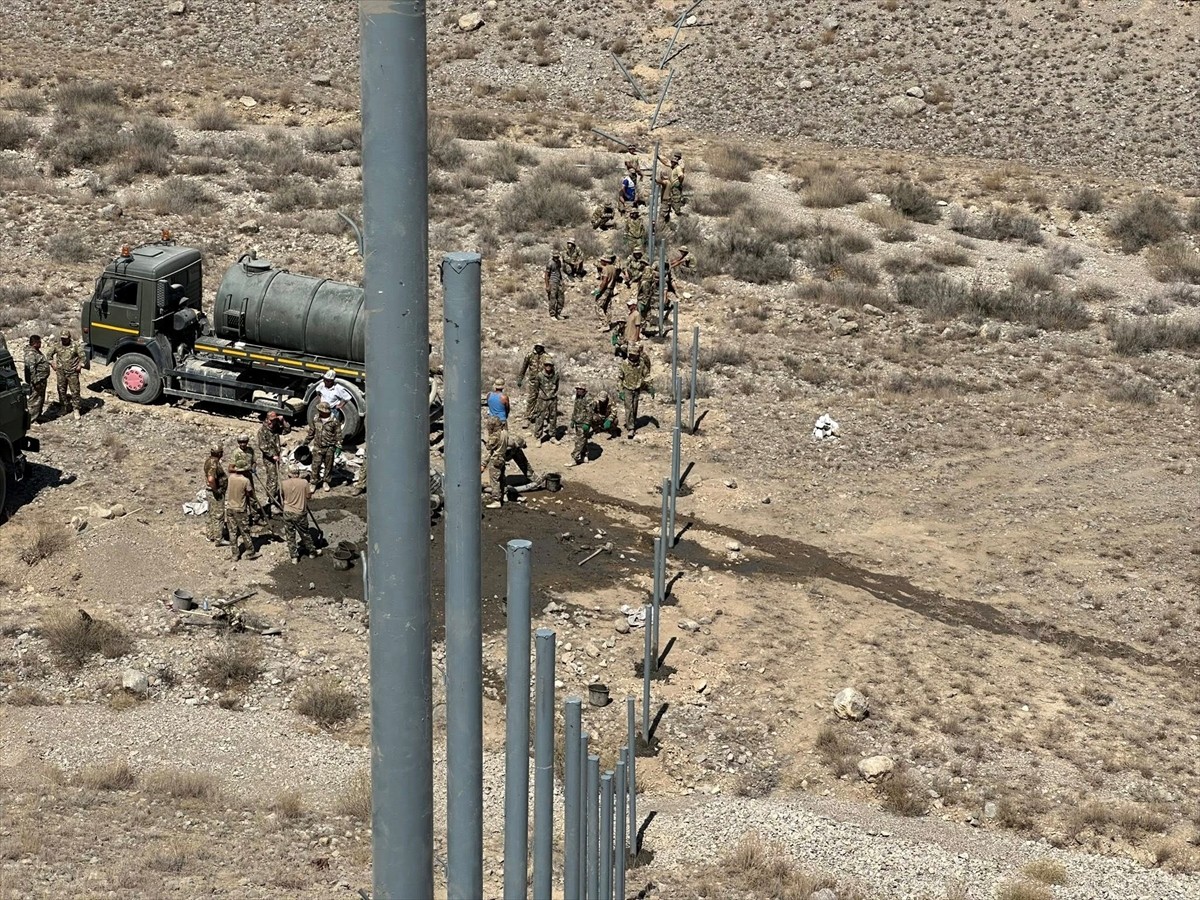 Kırgızistan ile Tacikistan arasında 13 Mart'ta Bişkek'te imzalanan sınır anlaşmasının ardından...