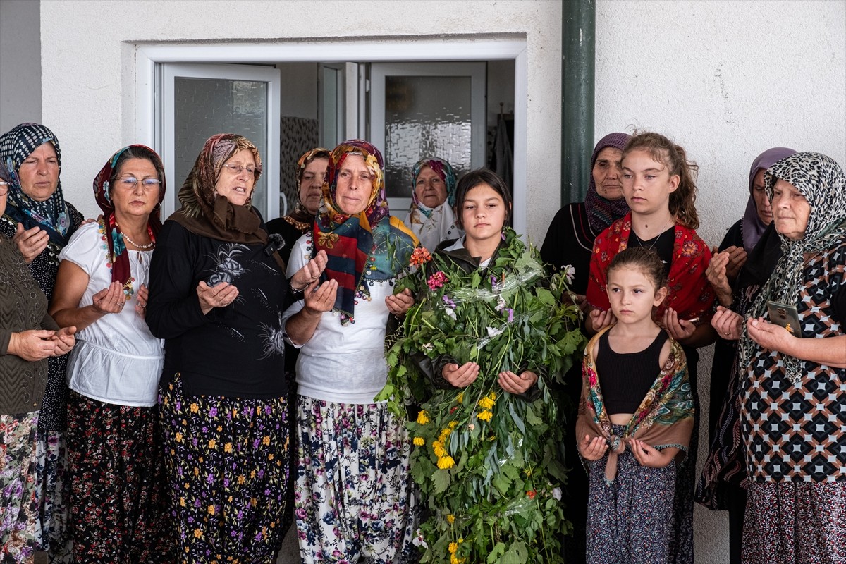 Kırklareli'nde köylü kadınlar, yağmur duası, bolluk, bereket ve sağlık dileğinde bulunmak için...