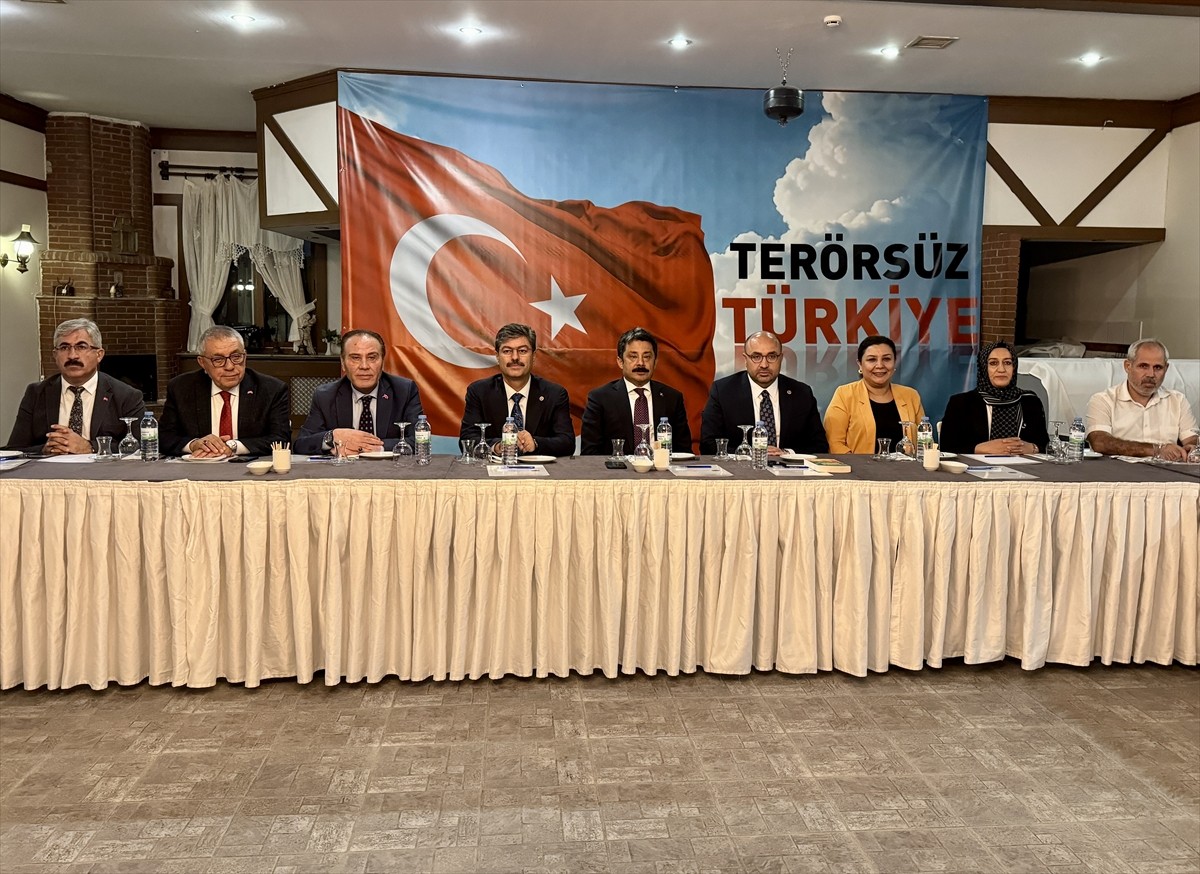 Kırşehir'de 16 ilden gelen şehit aileleri ve gaziler dernek başkanlarına "Terörsüz Türkiye" süreci...