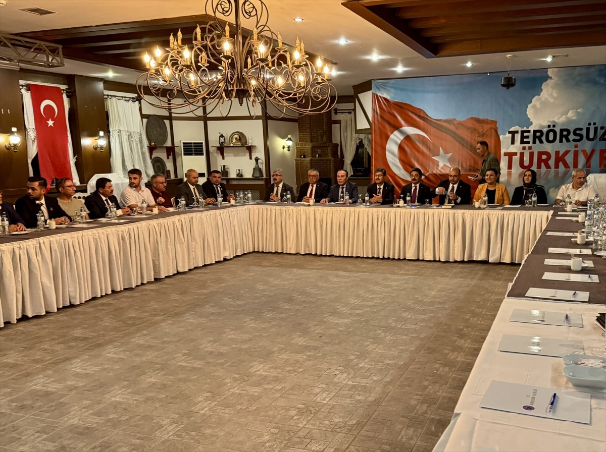 Kırşehir'de 16 ilden gelen şehit aileleri ve gaziler dernek başkanlarına "Terörsüz Türkiye" süreci...