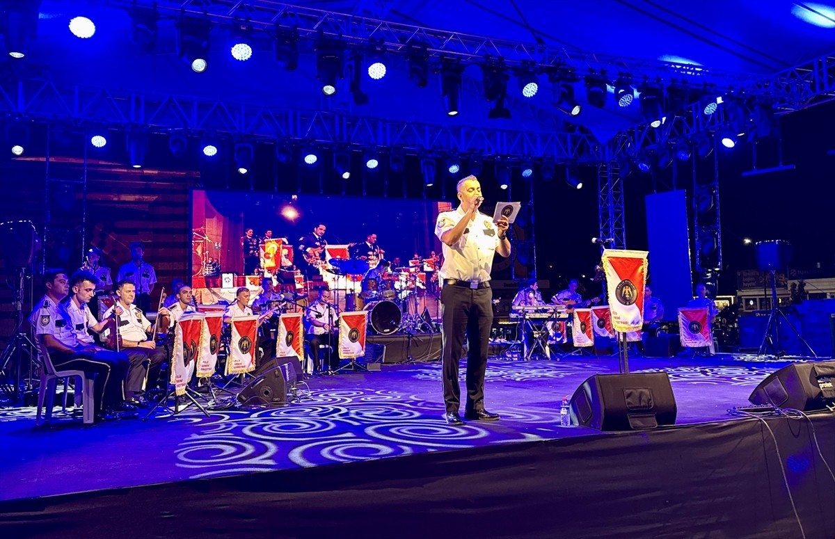 Kırşehir'de, Neşet Ertaş Kültür ve Müzik Festivali kapsamında Polis Akademisi Armoni Orkestrası...