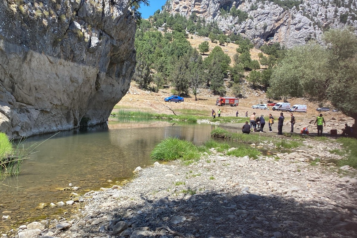 Konya'nın Derebucak ilçesinde, Çamlık Mağaraları Milli Parkı'nda, bir kayalığın yamacındaki...