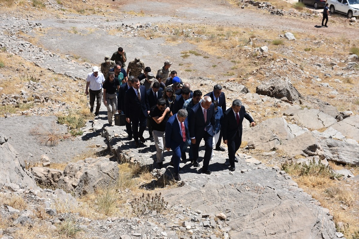 Kültür ve Turizm Bakanı Mehmet Nuri Ersoy, Cudi Dağı Sefine bölgesinde incelemelerde bulundu....