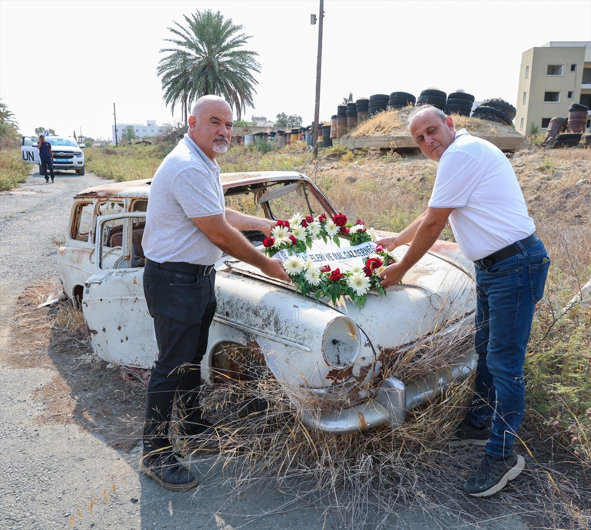 Kuzey Kıbrıs Türk Cumhuriyeti'nde (KKTC) Kıbrıs Barış Harekatı'nın ikinci aşamasını izlerken...