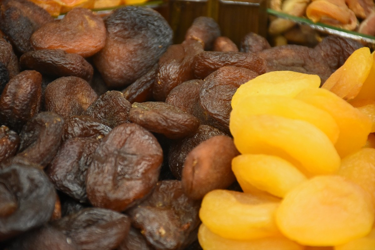 Malatya'da kuru kayısı ihracat sezonunda, 74 bin 774 ton kuru kayısı satımına karşılık 377 milyon...