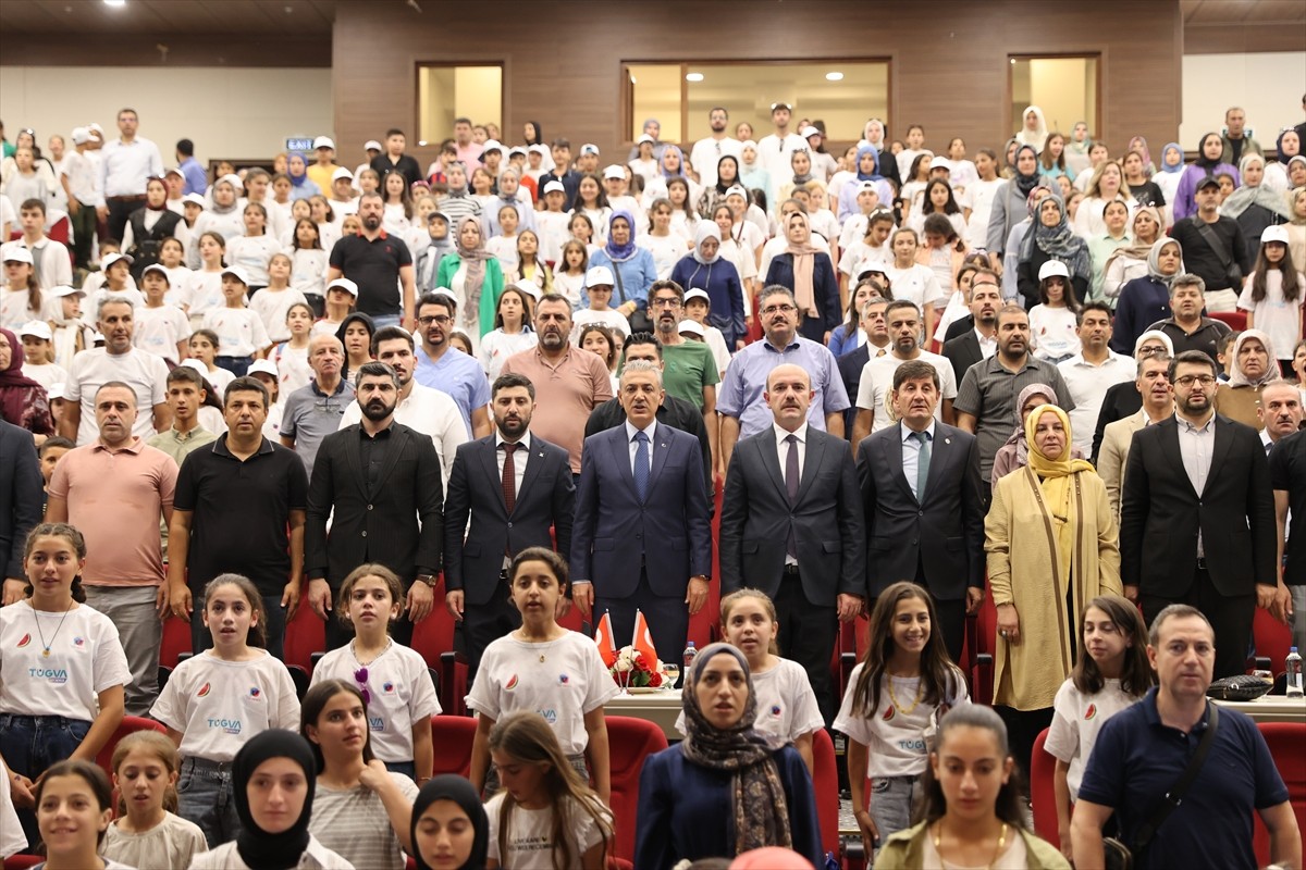 Mardin İl Milli Eğitim Müdürlüğü konferans salonunda, Türkiye Gençlik Vakfı (TÜGVA) yaz okulları...