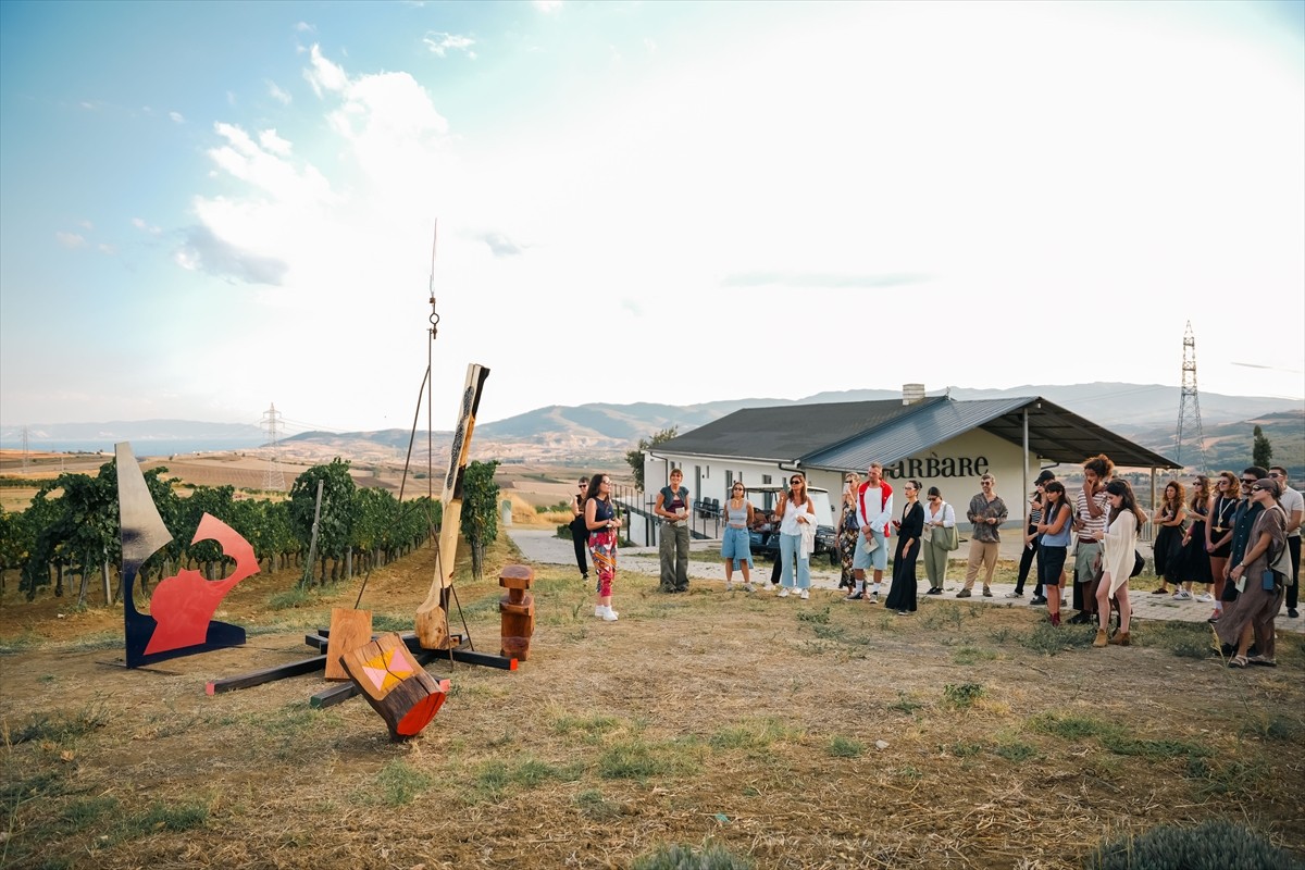 Melis Golar ve Barbare Studio tarafından kurgulanan arşiv paylaşımı ve kamusal program "Kayda...