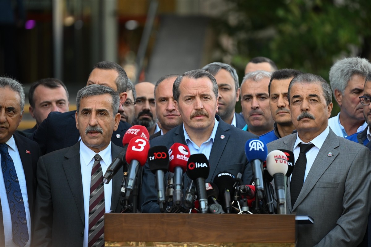 Memur ve memur emeklilerinin maaş ve aylıklarına 2026 ve 2027 yıllarında yapılacak zammın...