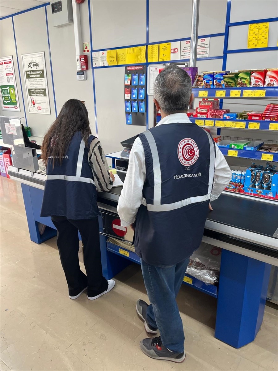 Mersin'de İl Ticaret Müdürlüğü ekipleri, market, kafe ve restoranlarda fiyat, etiket ve menü...