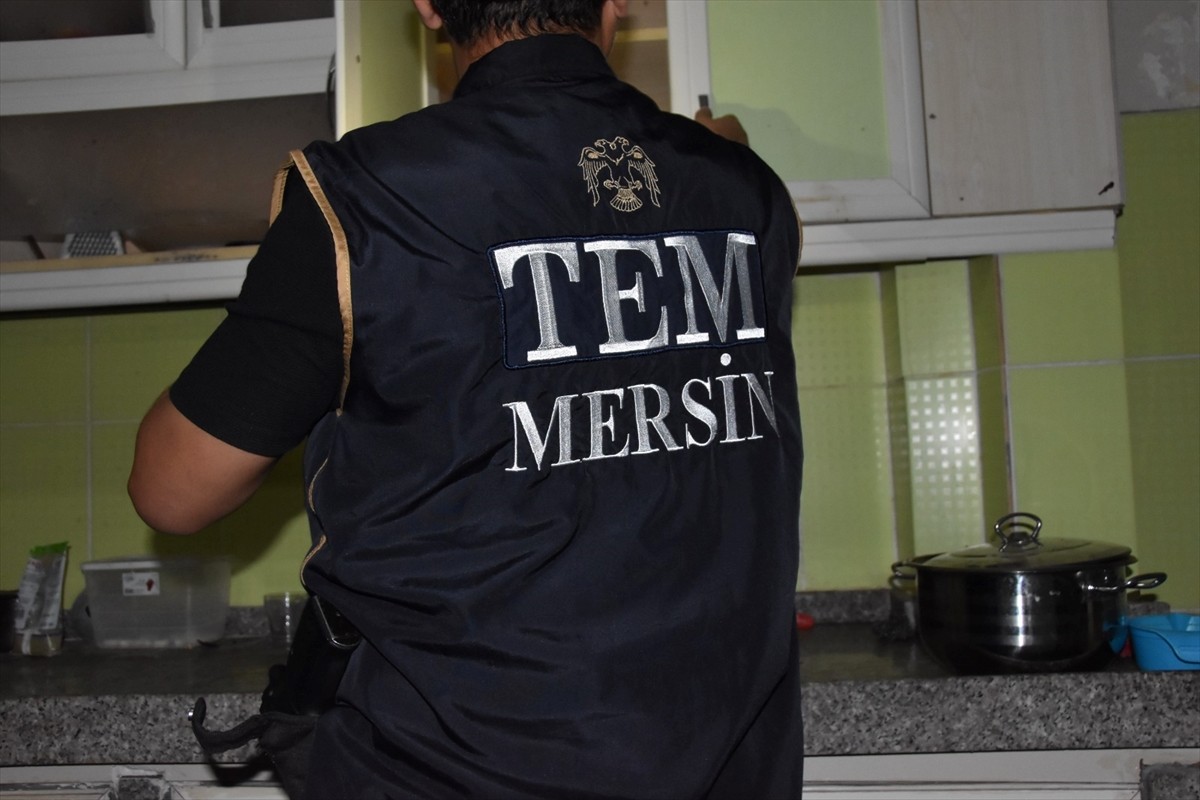 Mersin'de terör örgütü DEAŞ'a yönelik operasyonda 8 şüpheli gözaltına alındı. İl Emniyet Müdürlüğü...