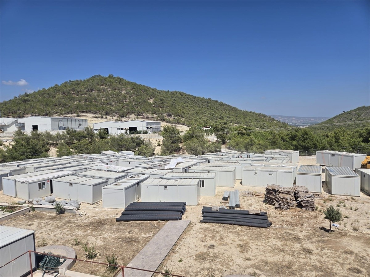 Mersin'in Silifke ilçesinde 13 Ağustos'ta çıkan orman yangınında evleri zarar görenler için yaşam...