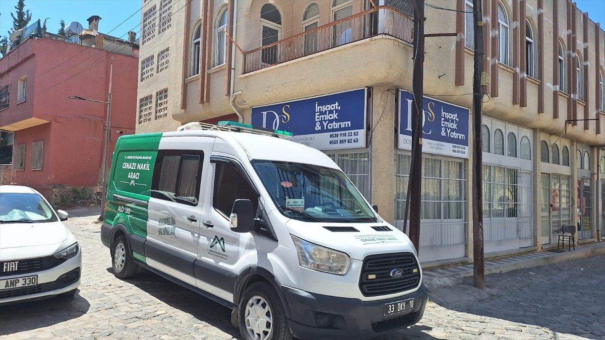 Mersin'in Tarsus ilçesinde yakınlarının bir süredir haber alamadığı kişi evinde ölü bulundu....