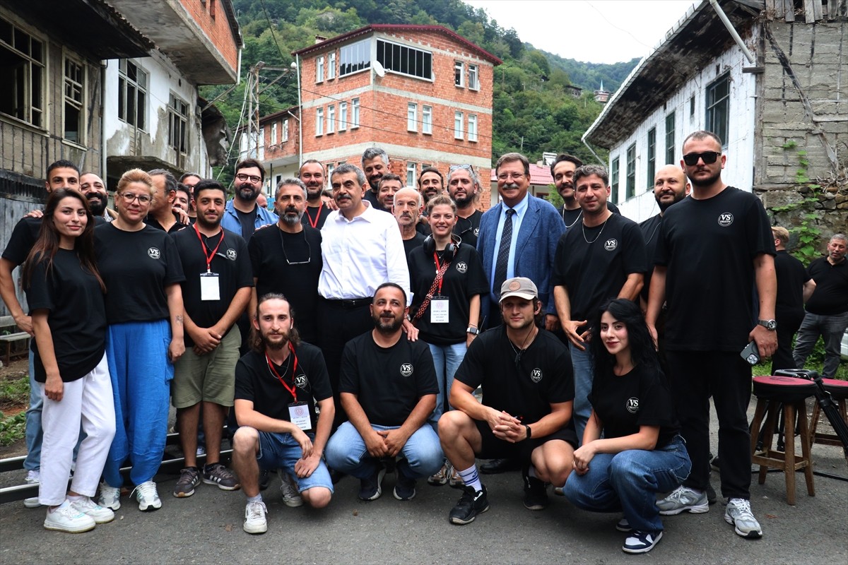Milli Eğitim Bakanı Yusuf Tekin, okul-aile işbirliğini güçlendirmek amacıyla Bakanlık tarafından...