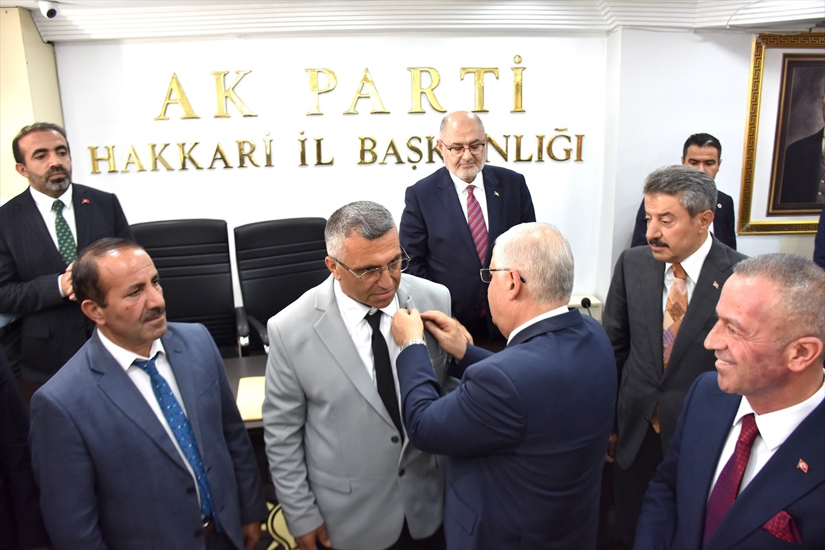 Milli Savunma Bakanı Yaşar Güler, AK Parti Hakkari İl Başkanlığını ziyaret ederek, partililerle...