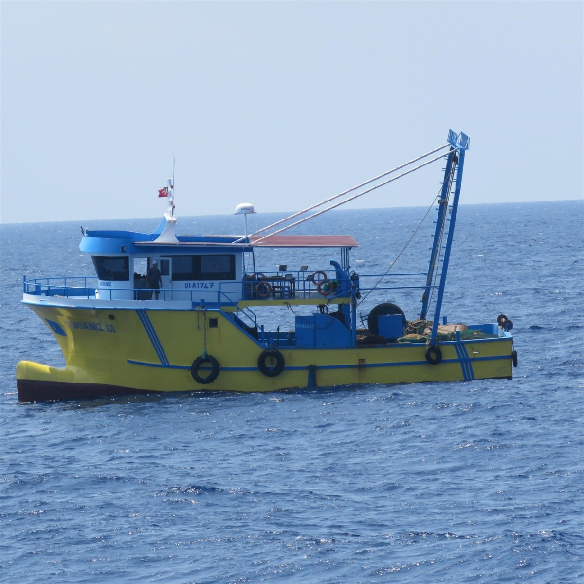 Milli Savunma Bakanlığı, TCG Bozcaada karakol gemisi personelinin, yardım çağrısında bulunan...