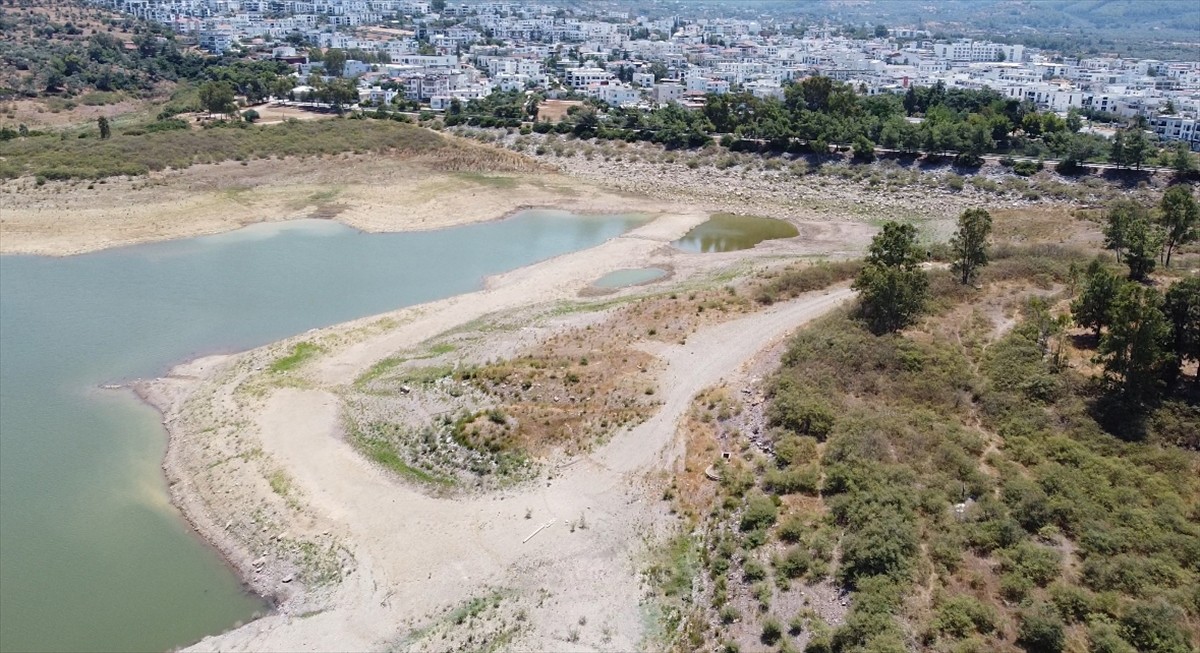 Muğla'nın gözde turizm merkezi Bodrum'un su ihtiyacını karşılayan barajlardan Mumcular'da doluluk...