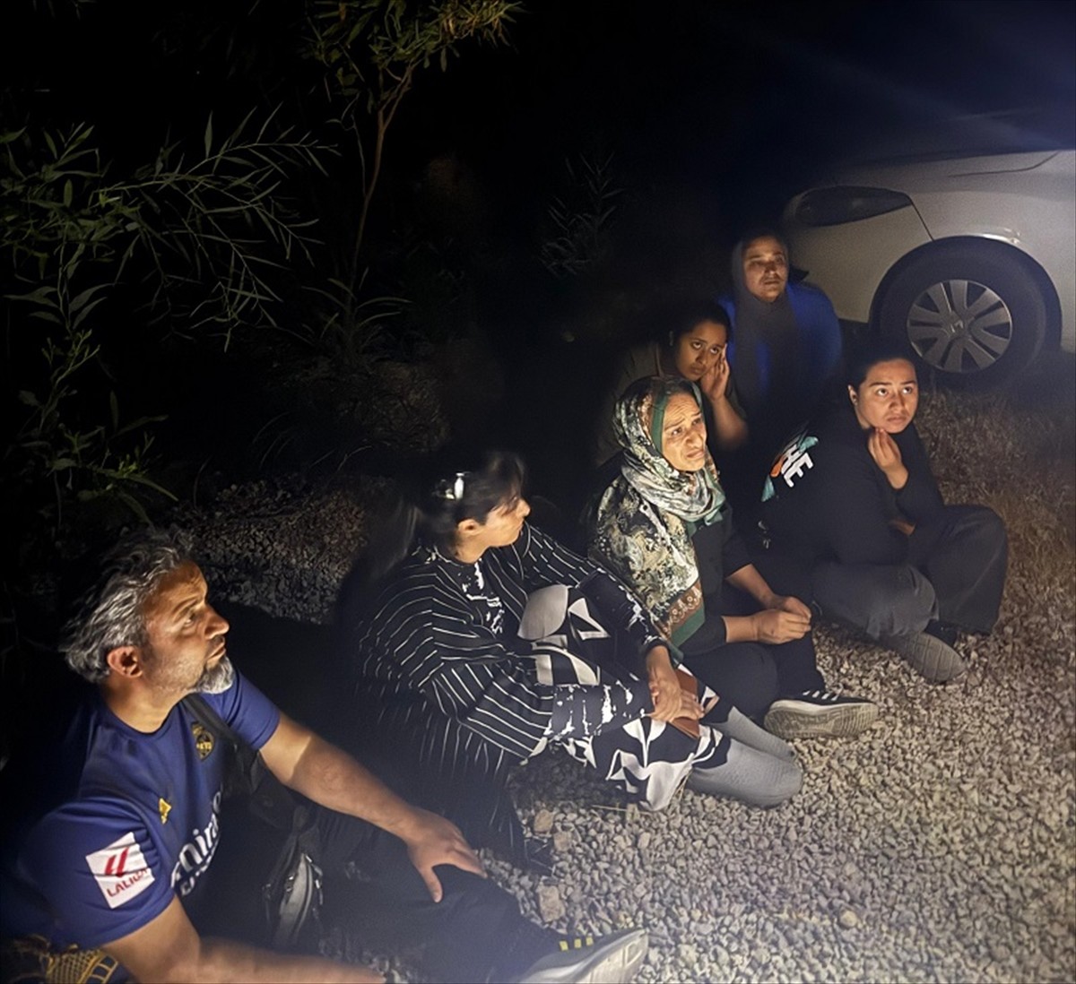 Muğla'nın Seydikemer ilçesinde biri çocuk 6 düzensiz göçmen yakalandı.