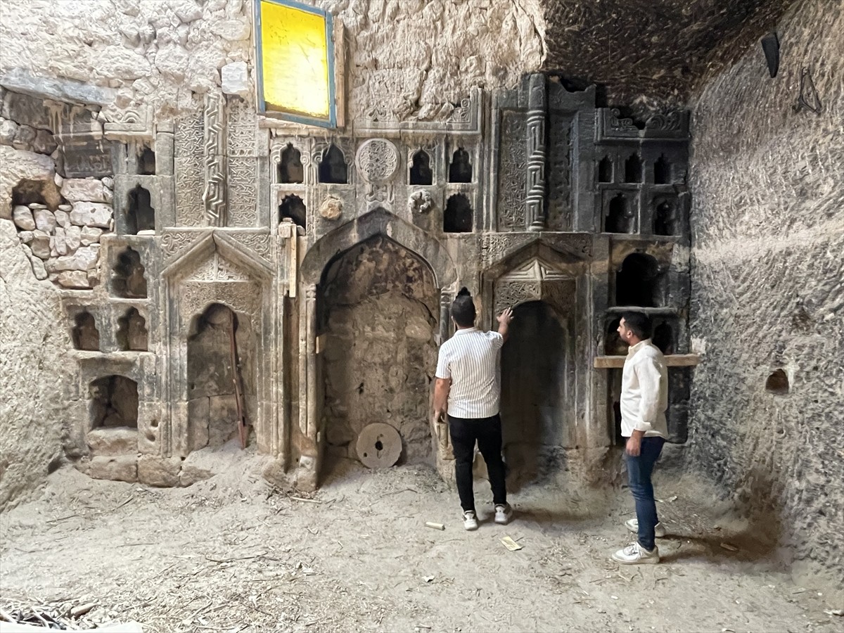 Nevşehir’in Ürgüp ilçesine bağlı Taşkınpaşa köyünde, bir vatandaşın kullandığı kayadan oyma...