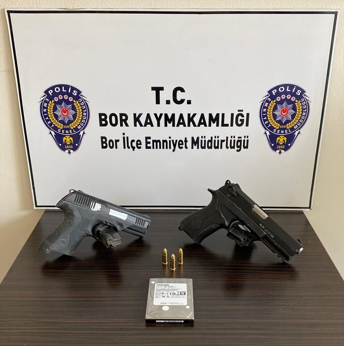 Niğde'de düzenlenen operasyonda "kasten yaralama" suçundan gözaltına alınan 6 zanlı tutuklandı....