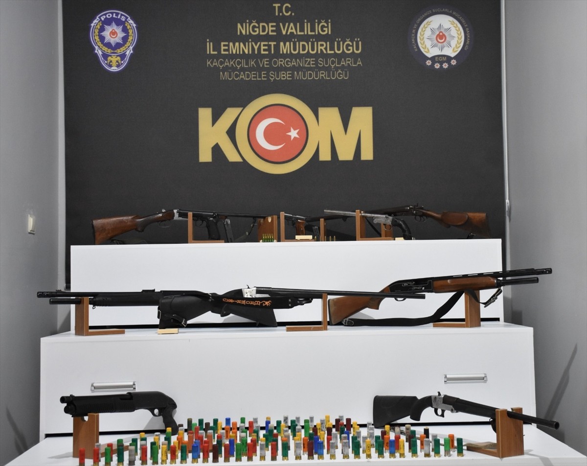 Niğde merkezli 2 ilde düzenlenen kaçakçılık operasyonunda 9 şüpheli yakalandı. Şüphelilerin...