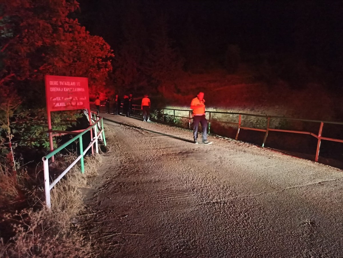 Osmaniye'de elektrikli bisikletin köprüden dereye düşmesi sonucu 1 kişi ölü, 1 kişi...
