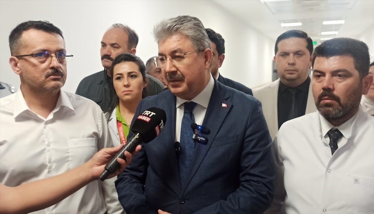 Osmaniye Valisi Erdinç Yılmaz, Hasanbeyli ilçesinde orman yangını ihbarına giden arazözün...