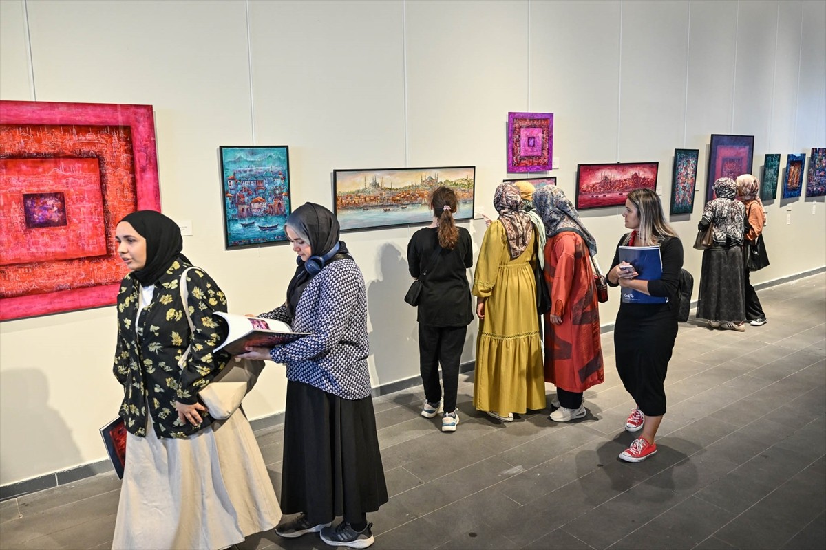 Ressam Cemal Toy'un yaklaşık 40 yıllık sanat yolculuğunu yansıtan "Kalp Hizası" sergisi, Atatürk...