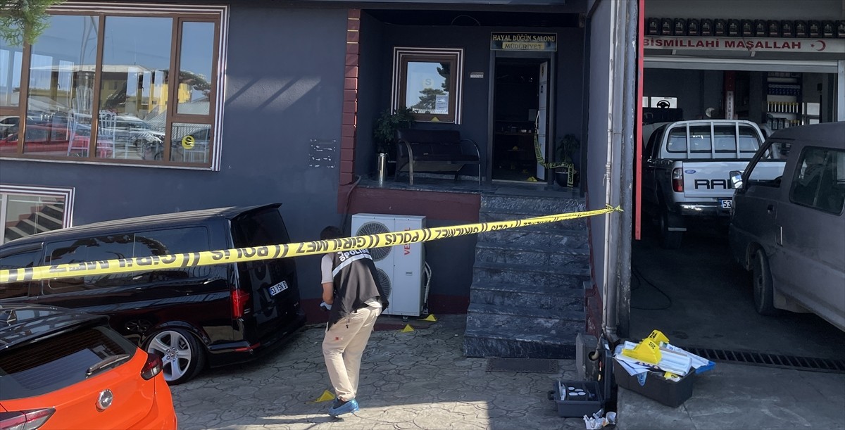 Rize'de tartışmanın silahlı kavgaya dönüşmesi sonucu 4 kişi yaralandı.