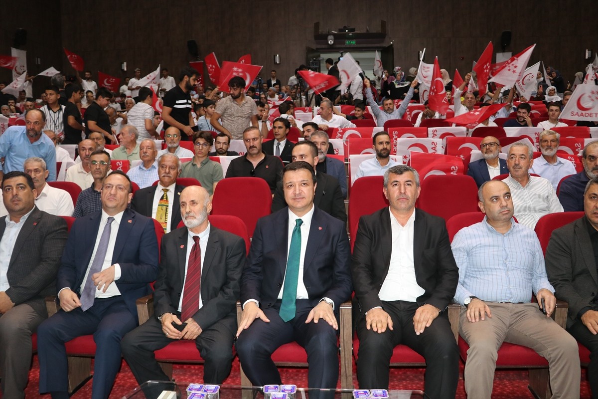 Saadet Partisi Genel Başkanı Mahmut Arıkan, Batman'da partisinin 8. Olağan İl Kongresi'ne...