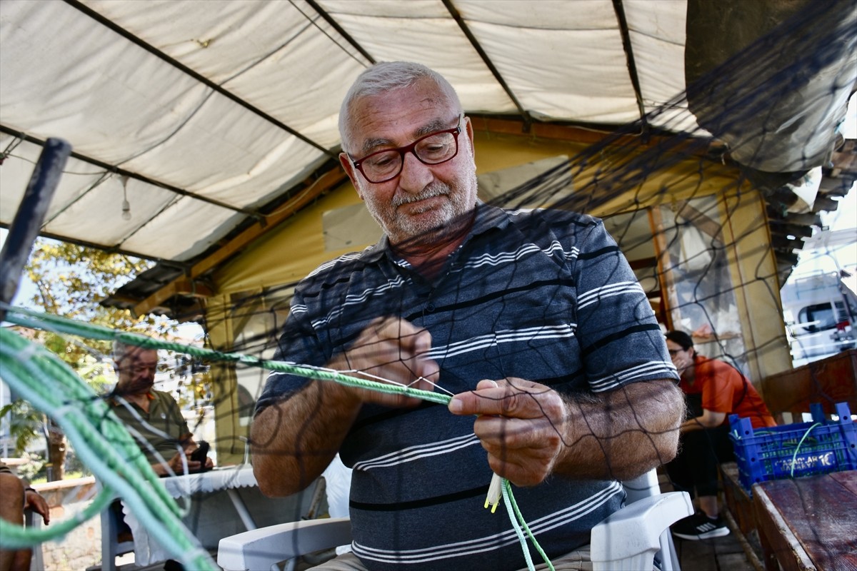 Sakarya'da hazırlıklarını tamamlayan balıkçılar av yasağının sona ereceği 1 Eylül'ü heyecanla...