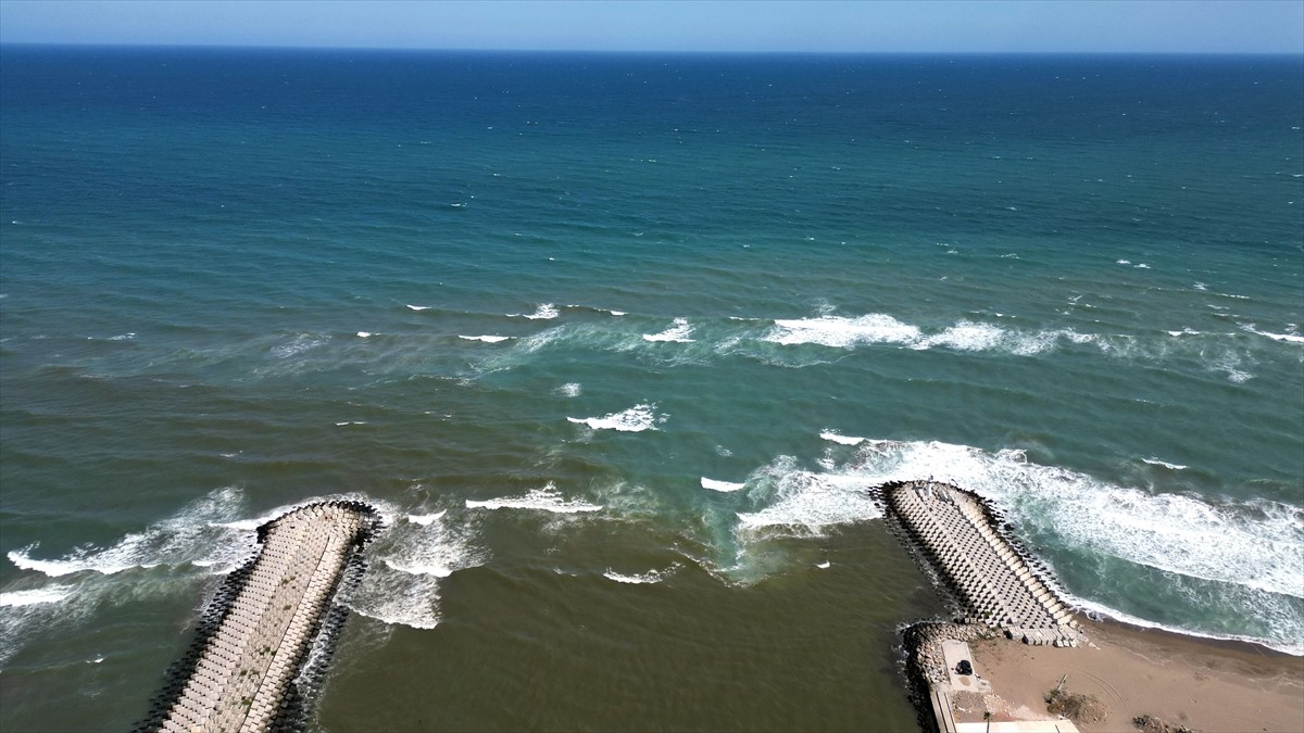 Sakarya'nın Karadeniz'e kıyısı bulunan Karasu ilçesindeki balıkçılar, palamut avına olumsuz hava...