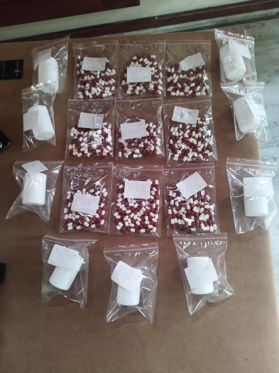 Samsun'da cips paketi içine gizlenmiş 492 sentetik uyuşturucu hap ele geçirildi.