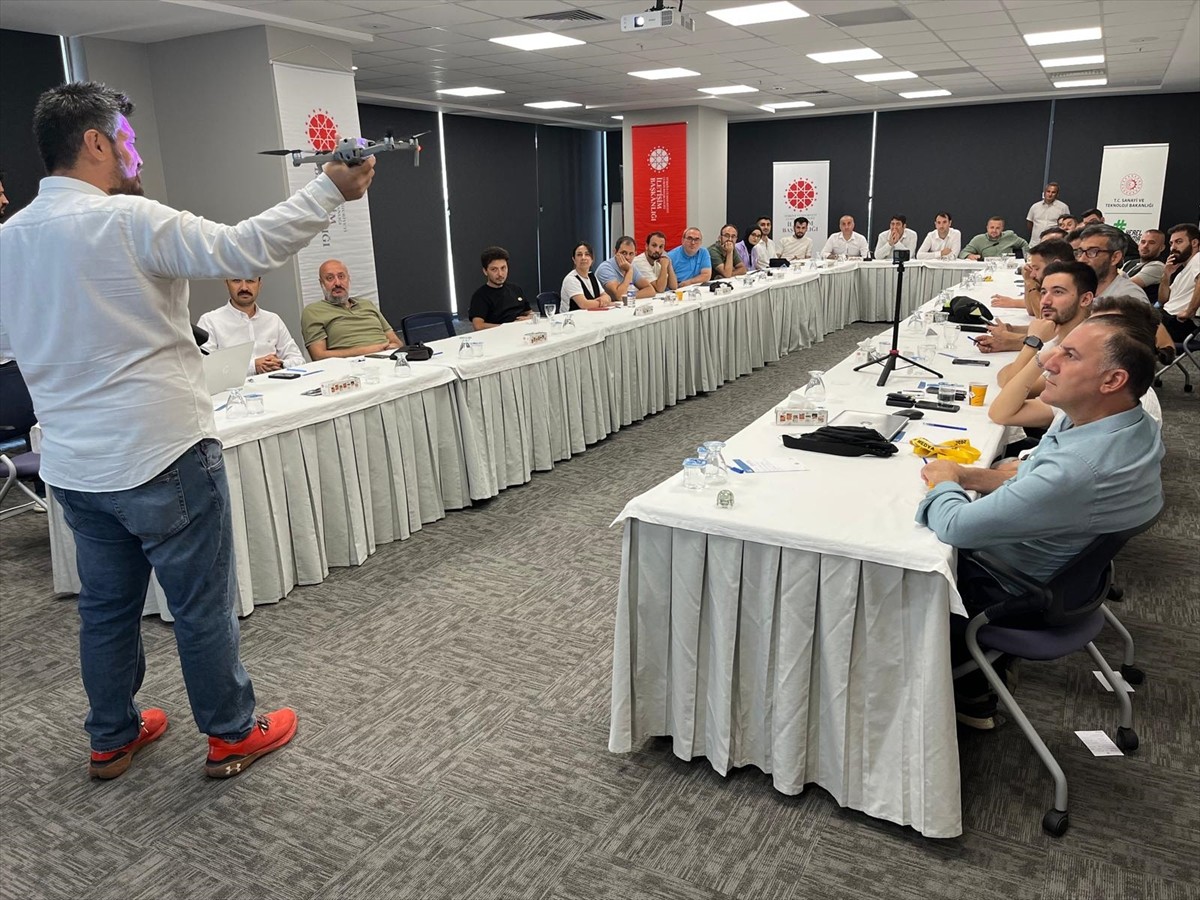 Samsun'da yeni nesil habercilik için basın mensuplarına yönelik "Dron Destekli Habercilik ve İHA-1...