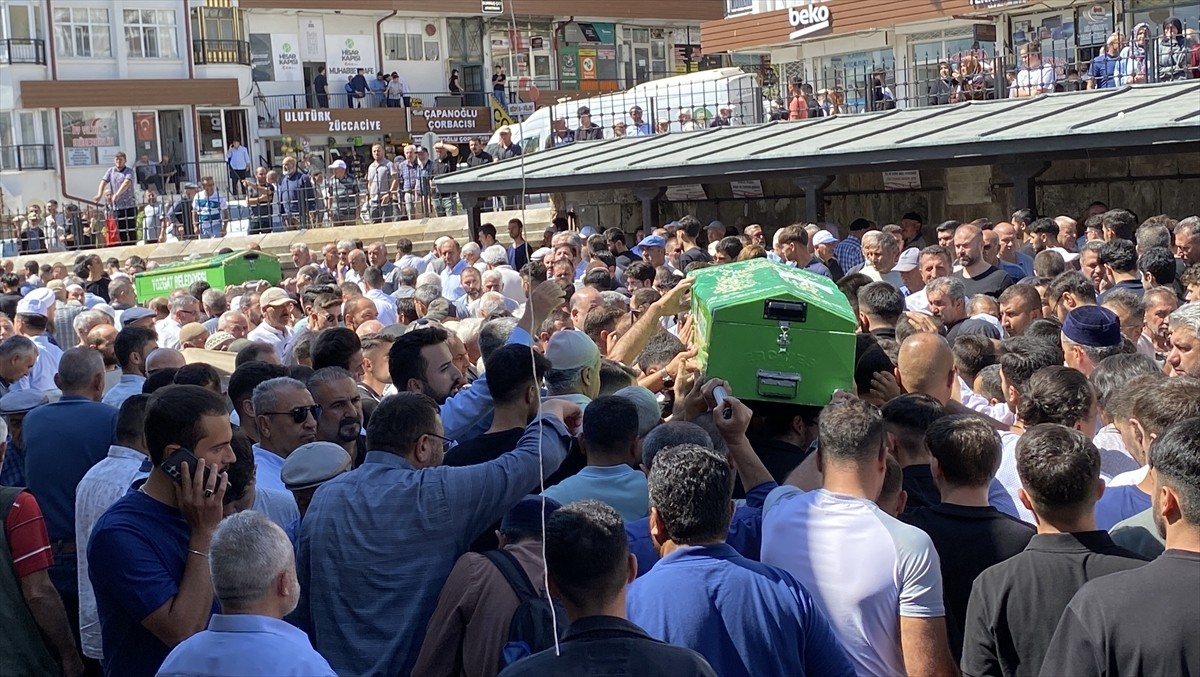 Samsun'un Atakum ilçesinde denizde boğulan 18 yaşındaki Taha Yasin Şahingöz ve Sefa Şahin'in...