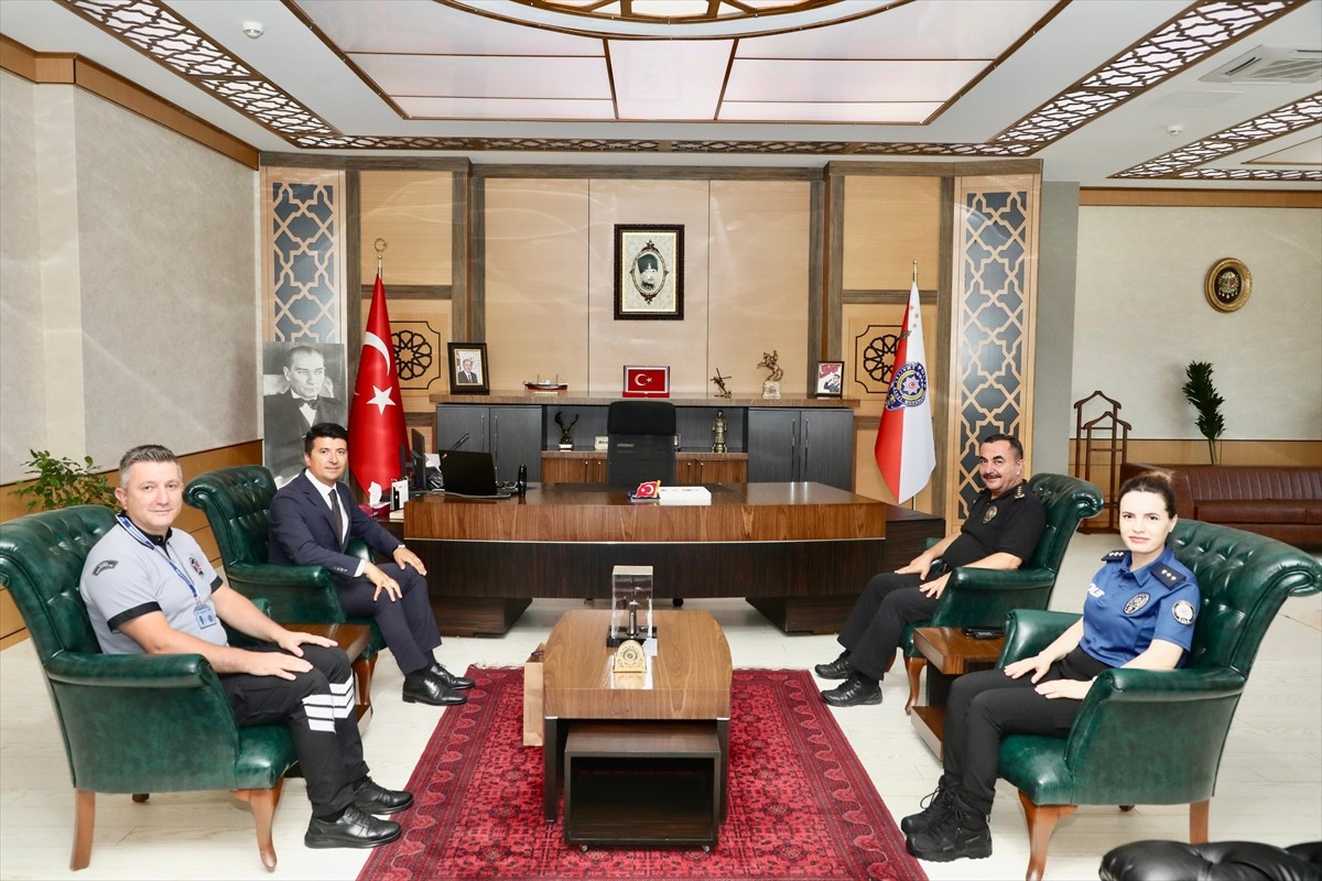 Samsun'un İlkadım ilçesinde, bankada tavırlarından şüphelendiği yaşlı adamın 780 bin lira...