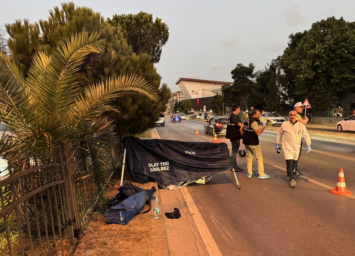 Samsun'un merkez Atakum ilçesinde motosikletin çarptığı yaya öldü, sürücü yaralandı.