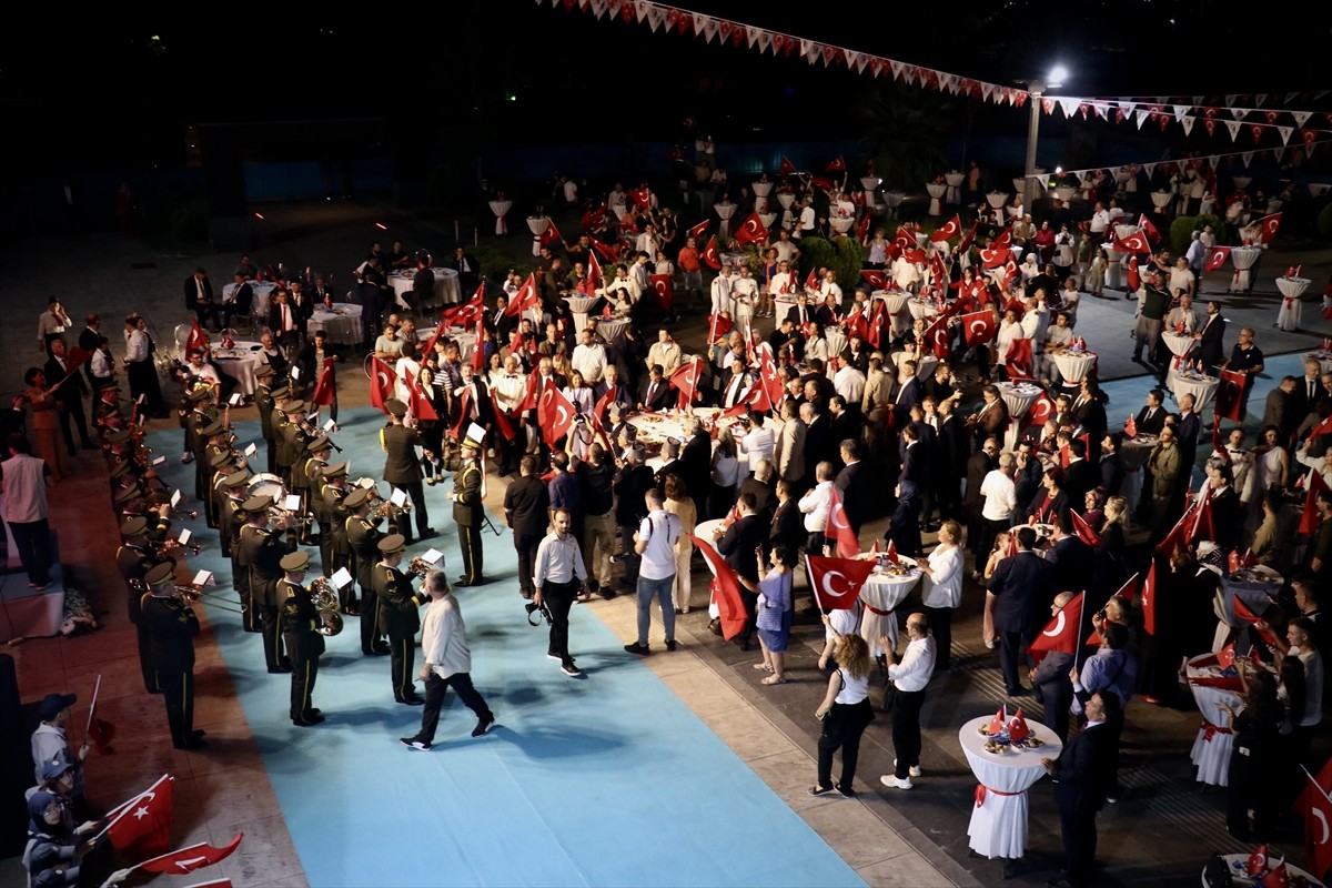 Samsun Valiliği, 30 Ağustos Zafer Bayramı dolayısıyla resepsiyon düzenledi. Samsun Büyükşehir...
