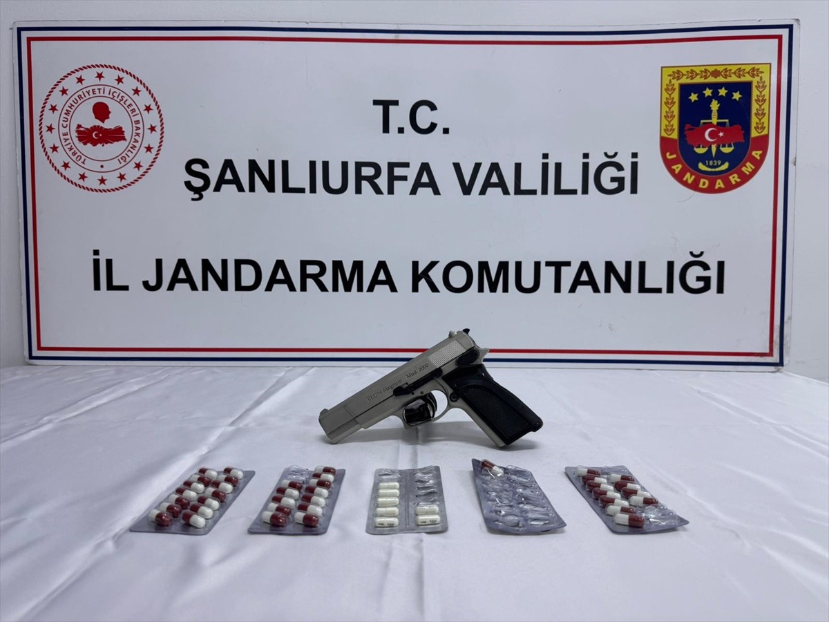 Şanlıurfa'da düzenlenen uyuşturucu ve silah kaçakçılığı operasyonunda 15 şüpheli gözaltına alındı....