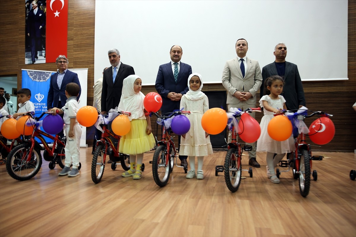 Şanlıurfa Büyükşehir Belediyesince, 4-6 yaş Kur'an kursunu tamamlayan 700 öğrenciye bisiklet...