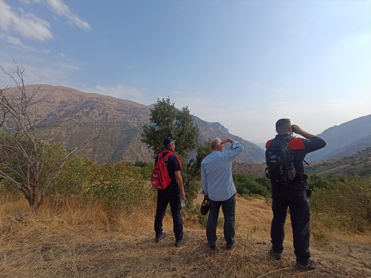 Siirt'in Şirvan ilçesinde kaybolduğu bildirilen zihinsel engelli kişiyi arama çalışması...