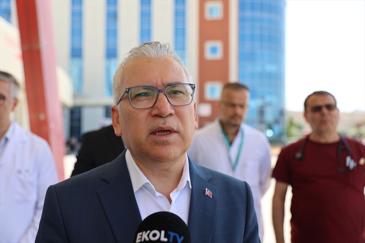 Sivas'ın Suşehri ilçesinde, fındık işçilerini taşıyan minibüsün uçuruma yuvarlanması sonucu 4 kişi...