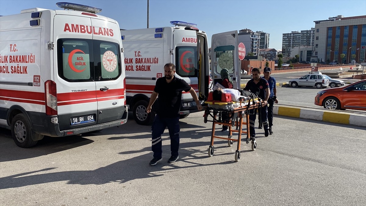 Sivas'ın Ulaş ilçesi Kaymakamı Esad Mücahit Eskimez, köy ziyaretinden dönerken geçirdiği kaza...